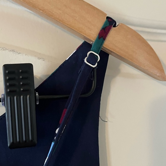 Banana Republic Navy Adjustable Strap Tank Camisole Women’s Size Large - Picture 4 of 12